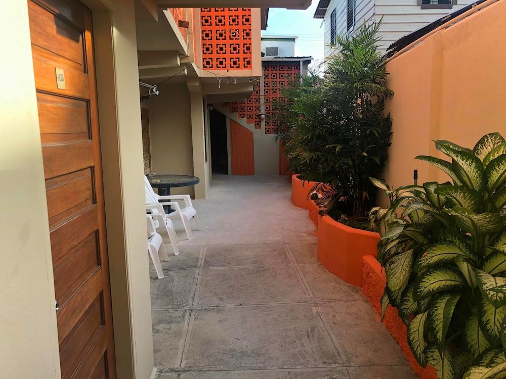 The Bakadeer Inn Ciudad de Belice Exterior foto
