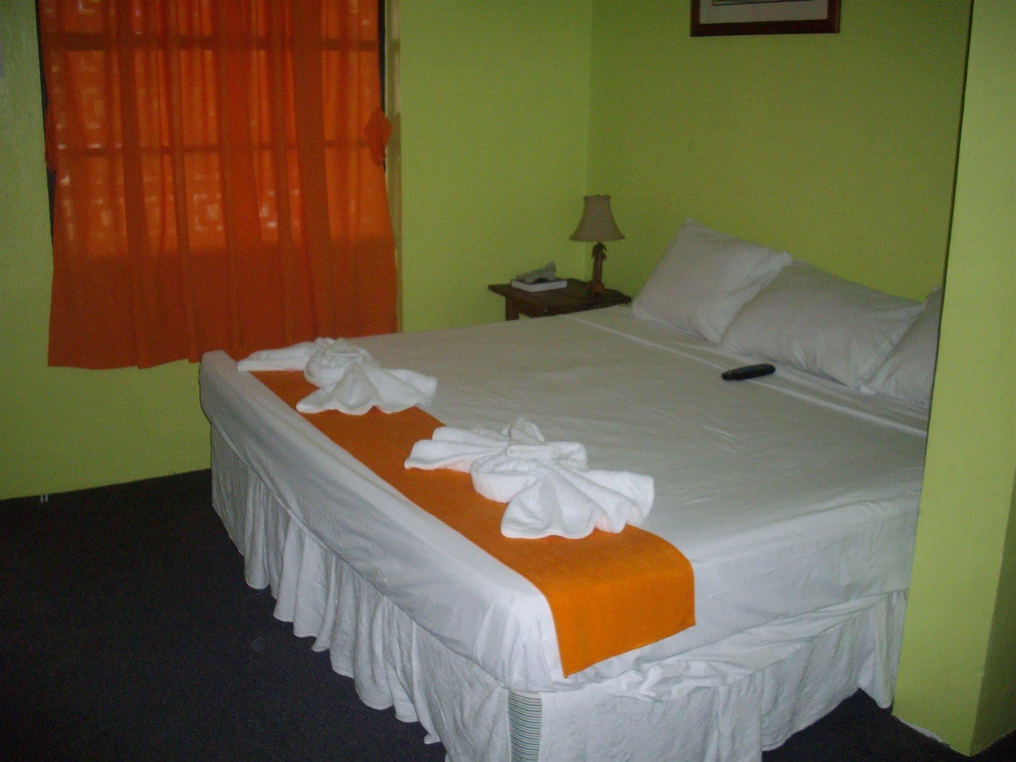 The Bakadeer Inn Ciudad de Belice Exterior foto